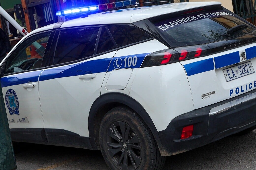 Μενίδι: Ιδιοκτήτρια καταστήματος κλείδωσε μέσα στο κτήριο τους ληστές