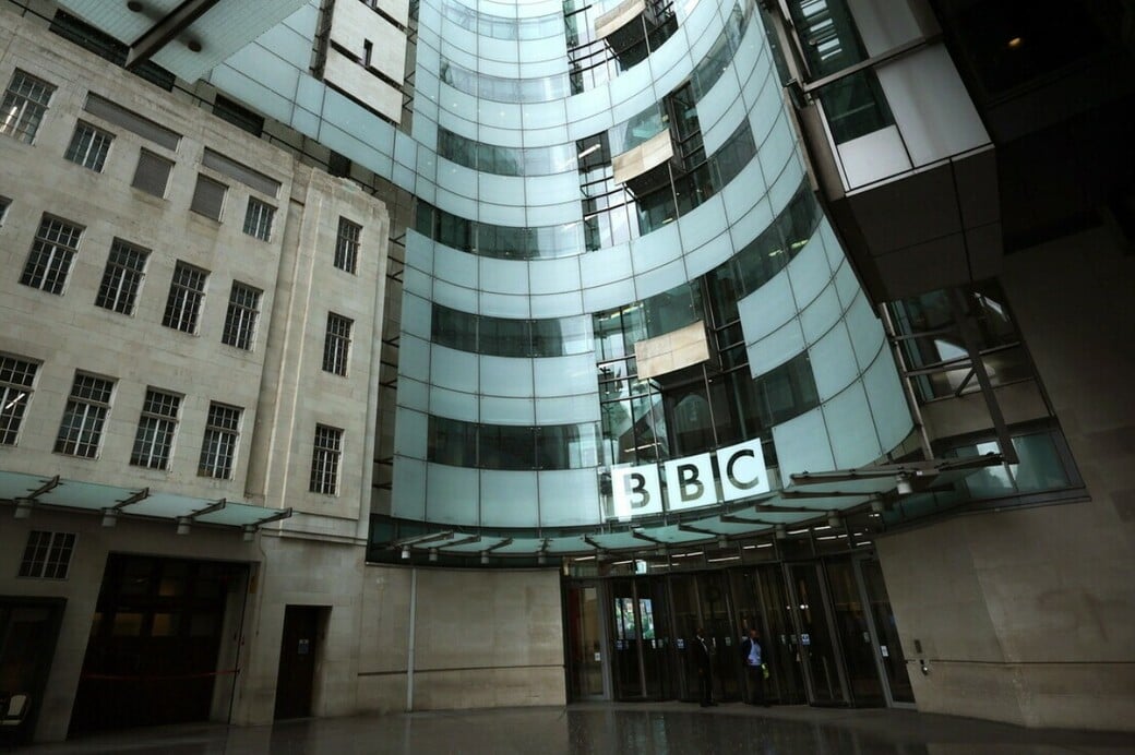 BBC: Παραιτήθηκαν γενικός διευθυντής και CEO μετά τις επικρίσεις για το μοντάζ σε ομιλία του Τραμπ 