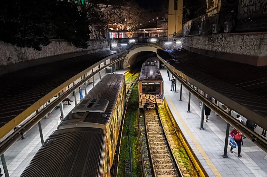 ΗΣΑΠ: Ακινητοποιημένος συρμός μεταξύ Καλλιθέας και Ταύρου – Δύο άτομα έπεσαν στις ράγες