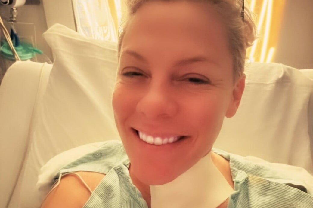 PINK ΤΡΑΓΟΥΔΙΣΤΡΙΑ ΠΡΩΤΟΧΡΟΝΙΑ ΝΟΣΟΚΟΜΕΙΟ