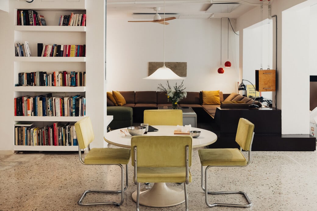 ΕΠΕΞ Ένα σπίτι όπου τα μπάνια έχουν πρωταγωνιστικό ρόλο/Ένα σπίτι με το γούστο του καλλιτέχνη και όλα φτιαγμένα από τον ίδιο