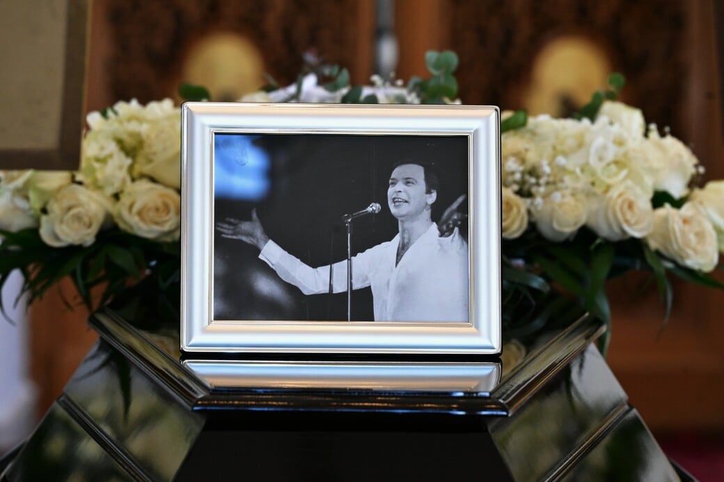 Γιώργος Μαρίνος: Συγκίνηση στο τελευταίο «αντίο» του μεγάλου Έλληνα σόουμαν