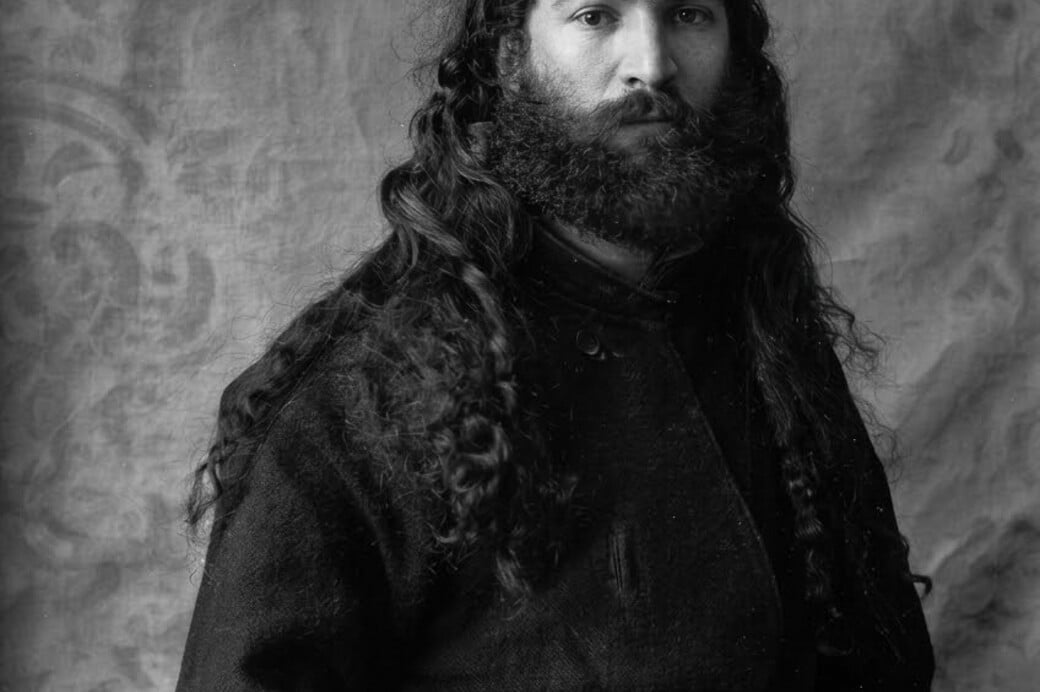 Κρίμα τόσο ωραίος άντρας και να είναι μόνος ― ένα πολυπόστ του Στάθη Τσαγκαρουσιάνου 