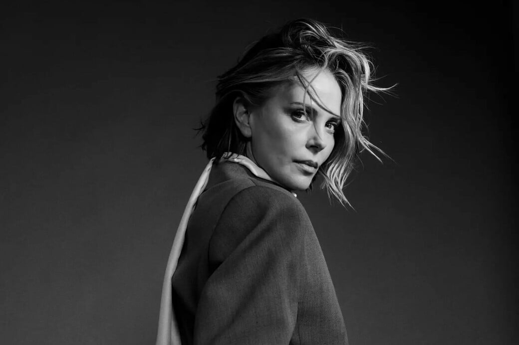 Η Σαρλίζ Θερόν απαντά στον Τιμοτέ Σαλαμέ: «Σε 10 χρόνια η AI θα μπορεί να κάνει τη δουλειά σου»