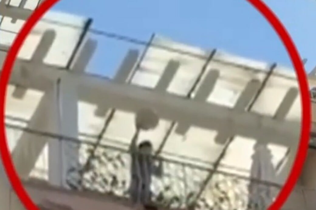 ΘΕΣΣΑΛΟΝΙΚΗ ΠΑΙΔΙ ΜΠΑΛΚΟΝΙ ΜΗΤΕΡΑ ΣΥΛΛΗΨΗ