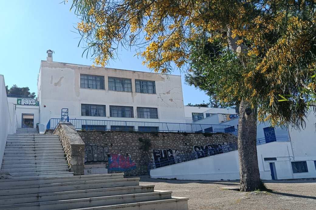 Λυκαβηττός: Το σχολείο-μνημείο του Δημήτρη Πικιώνη που καταρρέει