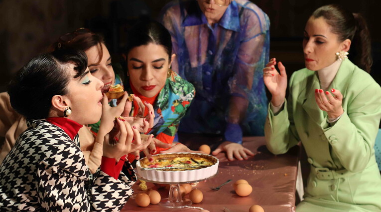 5 Lesbians Eating a Quiche
