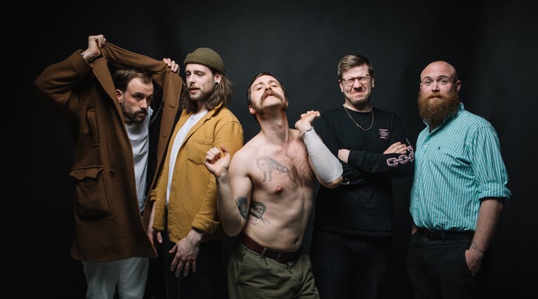 IDLES 