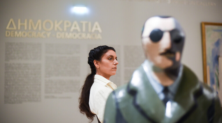 Η Οβάλ Κυρία 
