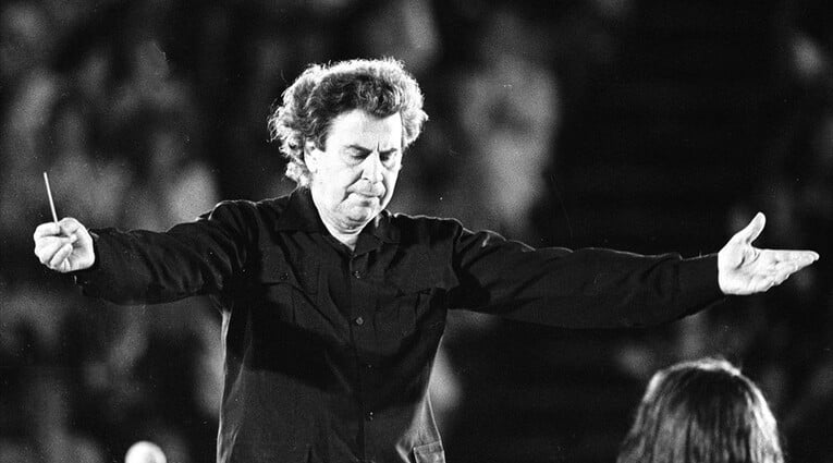 «Όμορφη Πόλη»: 100 χρόνια Μίκης Θεοδωράκης