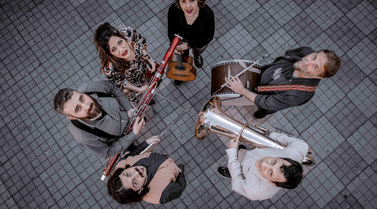 Alcedo Folk Band: Τραγούδια από πατρίδες χωρίς σύνορα