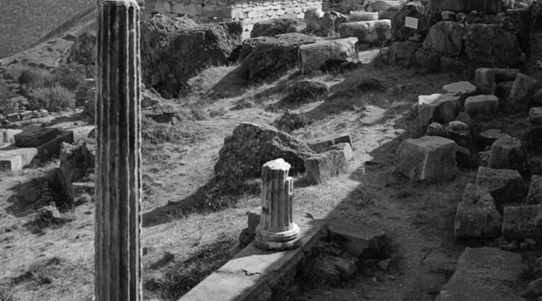 Οι Δελφοί τη δεκαετία του 1950 με τον φακό του Robert McCabe