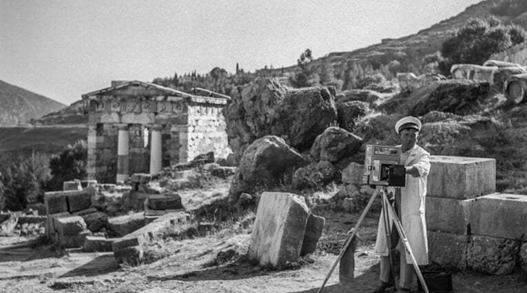 Οι Δελφοί τη δεκαετία του 1950 με τον φακό του Robert McCabe