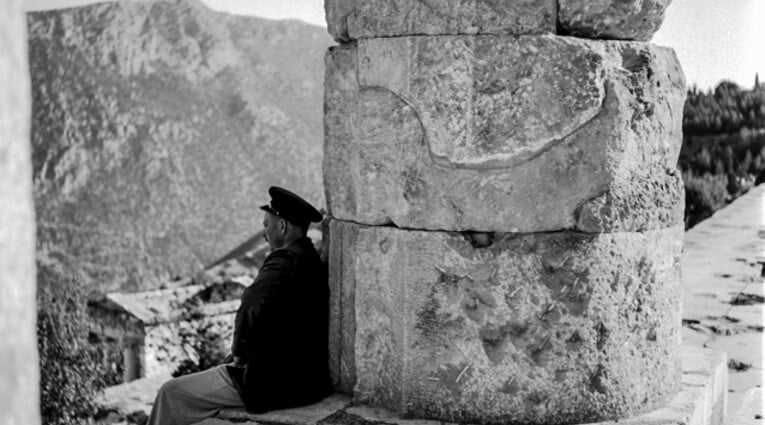 Οι Δελφοί τη δεκαετία του 1950 με τον φακό του Robert McCabe