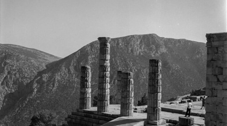 Οι Δελφοί τη δεκαετία του 1950 με τον φακό του Robert McCabe