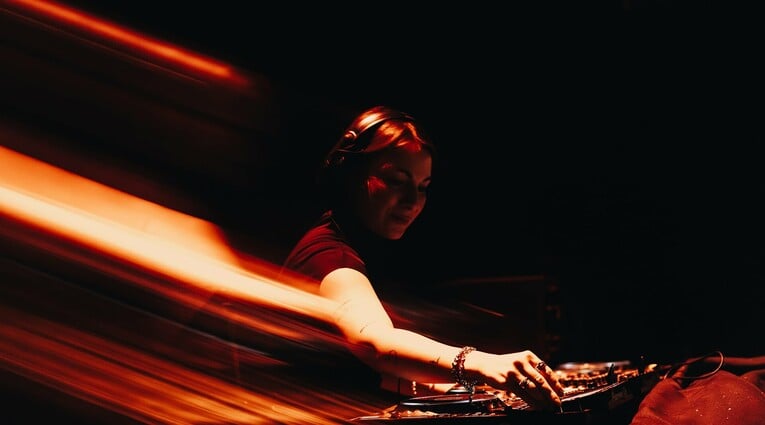 SMUT x ANNĒ x BEN SIMS x ELISA BATTI