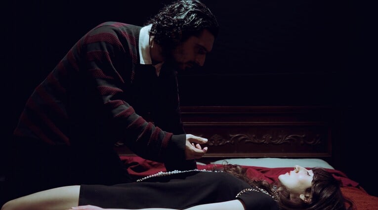 Το ξενοδοχείο η νύχτα που πέφτει