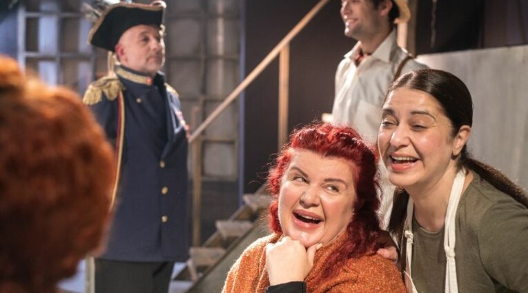 Χορεύοντας στη Λούνασα