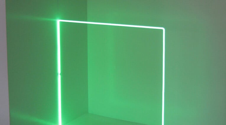 Stephen Antonakos: Υστερόγραφα Χρόνου και Χώρου