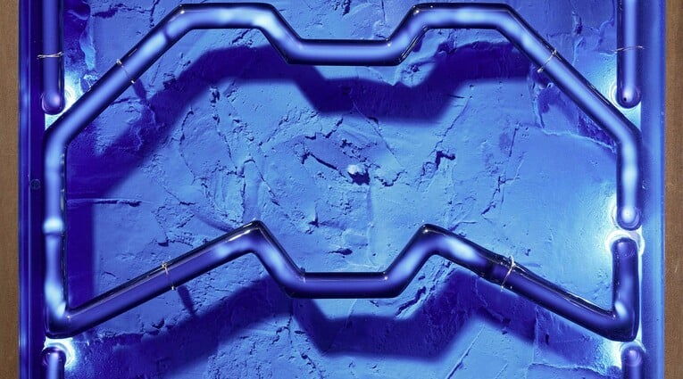 Stephen Antonakos: Υστερόγραφα Χρόνου και Χώρου