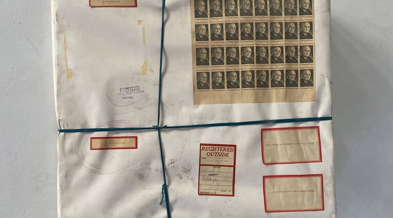 Stephen Antonakos: Υστερόγραφα Χρόνου και Χώρου