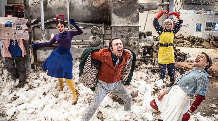 Η φαλακρή τραγουδίστρια