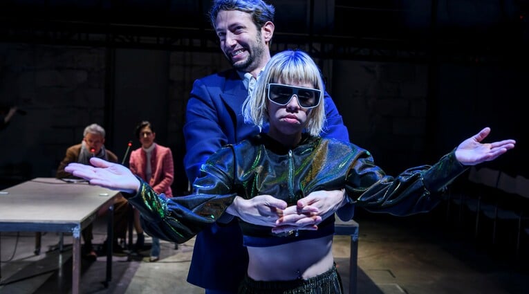 Σκίτσο 5 | Τι θα κάνουμε: Ιστορίες για την αναμονή της αποκάλυψης