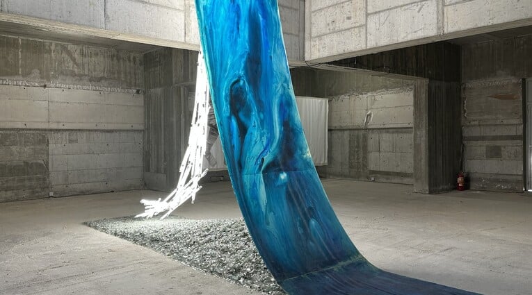 In /Out of Time (Στην ώρα, εκτός χρόνου) 