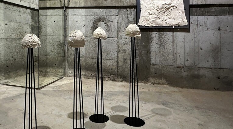 In /Out of Time (Στην ώρα, εκτός χρόνου) 