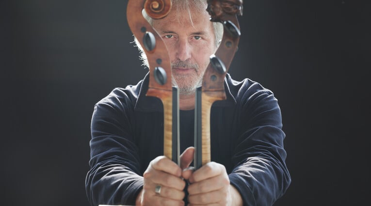 Ο Μάριο Μπρουνέλλο παίζει Μπαχ