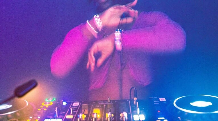 SMUT x Ina Kacz x RED ROOMS x PÉTAL