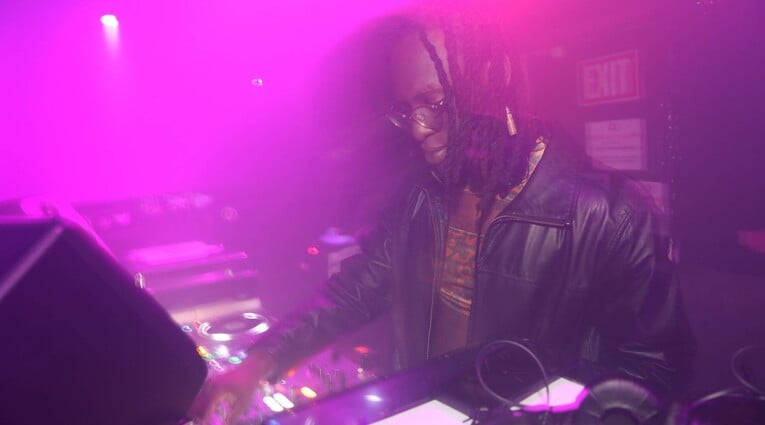 SMUT x Ina Kacz x RED ROOMS x PÉTAL