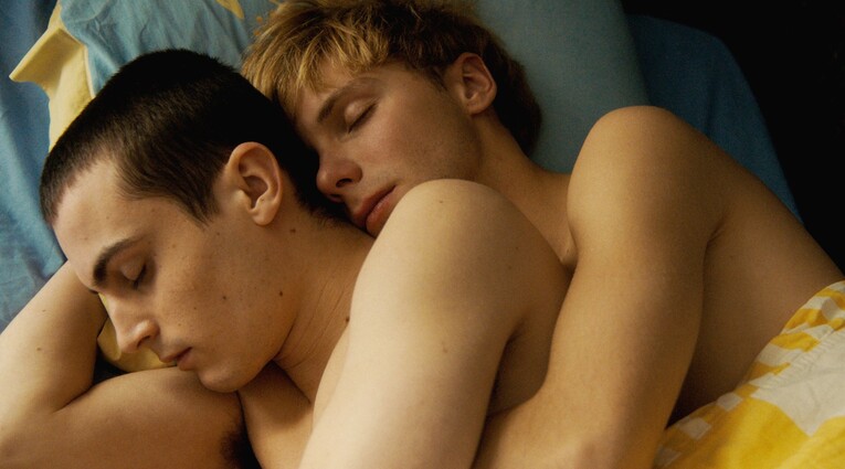 lie with me