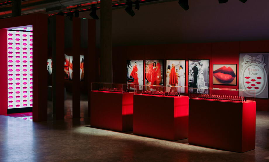 Ωδείο Αθηνών: μια «αναγεννησιακή βραδιά» όπως θα έλεγε κανείς, στα χρώματα του κόκκινου και εμβληματικού Rouge Dior του Christian Dior