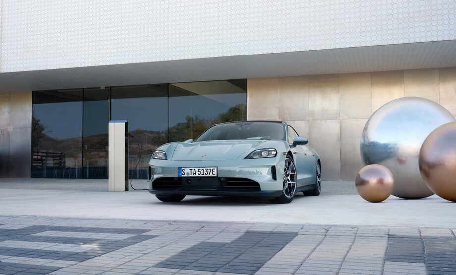 Στην Ελλάδα οι νέες Porsche Panamera και Taycan 
