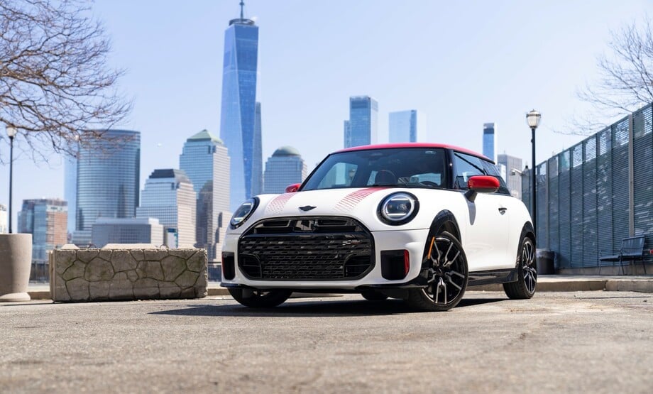 To MINI John Cooper Works στους δρόμους της Νέας Υόρκης