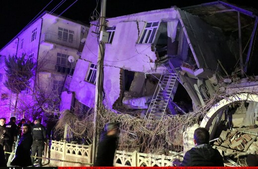 Τουρκία: Τουλάχιστον 8 νεκροί από τον σεισμό 6,8 Ρίχτερ - Φόβοι για ισχυρότατους μετασεισμούς