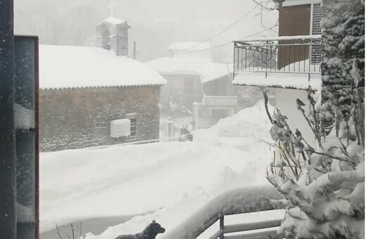 Κακοκαιρία Ηφαιστίων: Χωρίς ρεύμα για πάνω από 24 ώρες χωριό στην Εύβοια - Στα 2,5 μέτρα το χιόνι