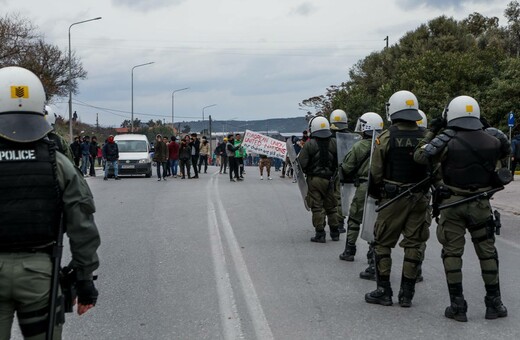 Μόρια: Χτυπούσαν πόρτες «ψάχνοντας» για πρόσφυγες, μετανάστες και μέλη ΜΚΟ