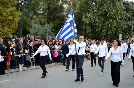 Τα 11 ασυνόδευτα παιδιά πρόσφυγες που έκαναν παρέλαση στη Μυτιλήνη