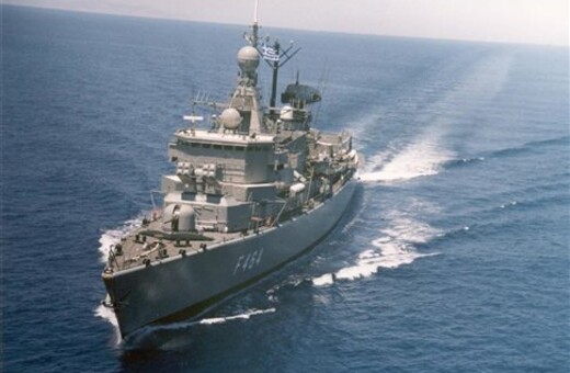 Σε αβαθή ύδατα κοντά στη Ψυττάλεια προσάραξε η φρεγάτα «Κανάρης»
