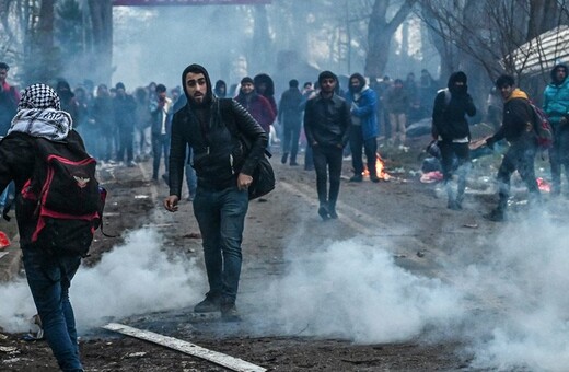 Έβρος: Ένταση και χημικά στα σύνορα - Πάνω από 3.000 μετανάστες