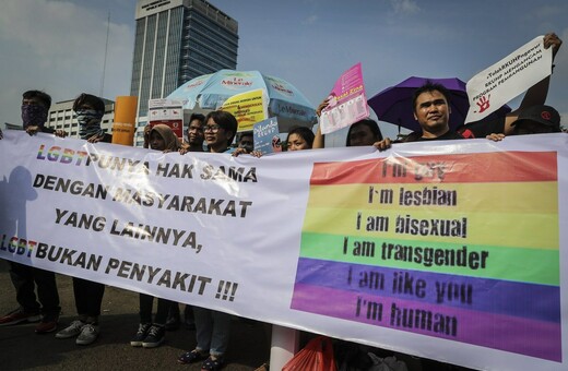 Η Ινδονησία εξετάζει «κέντρα θεραπείας» για τους ομοφυλόφιλους και φυλάκιση για τις παρένθετες μητέρες