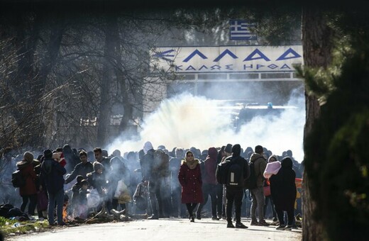 Εκατοντάδες πρόσφυγες στα ελληνικά σύνορα - Μητσοτάκης: «Καμία παράνομη είσοδος ανεκτή»