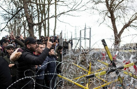 «Οι τουρκικές Αρχές μας έφεραν στα ελληνικά σύνορα»: Το οδοιπορικό του BBC στον Έβρο