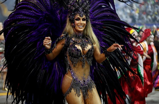 Η Βραζιλιάνα transgender σπάει πρώτη τα ταμπού στο Καρναβάλι χορεύοντας σάμπα
