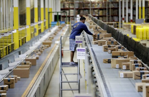 Κορωνοϊός: H Amazon προσλαμβάνει 100.000 εργάτες - Τεράστια αύξηση πωλήσεων