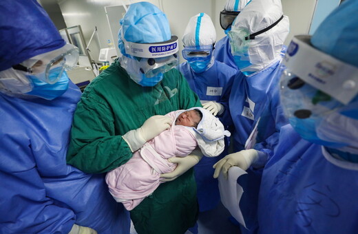 Κίνα: Τρία μωρά ίσως μολύνθηκαν από κορωνοϊό μέσα στη μήτρα - Τι αναφέρουν οι επιστήμονες