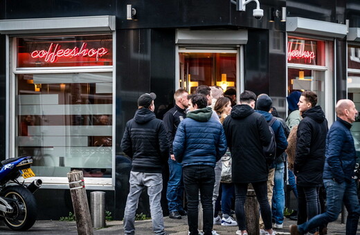 Κορωνοϊός: Η Ολλανδία ανοίγει ξανά τα coffee shops