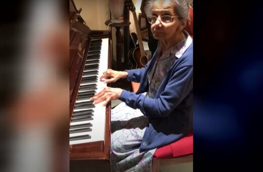 Η 98χρονη Daphne Shah ανάρρωσε από τον κορωνοϊό και τώρα μπορεί να παίξει ξανά πιάνο